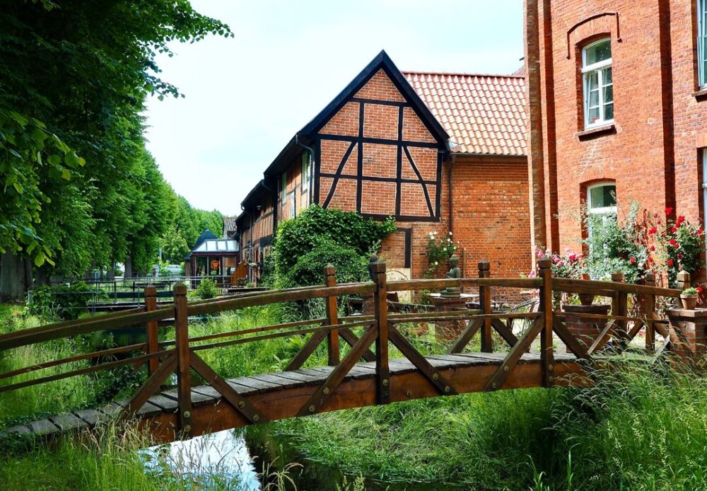 Wassergraben mit Brücken in Boizenburg