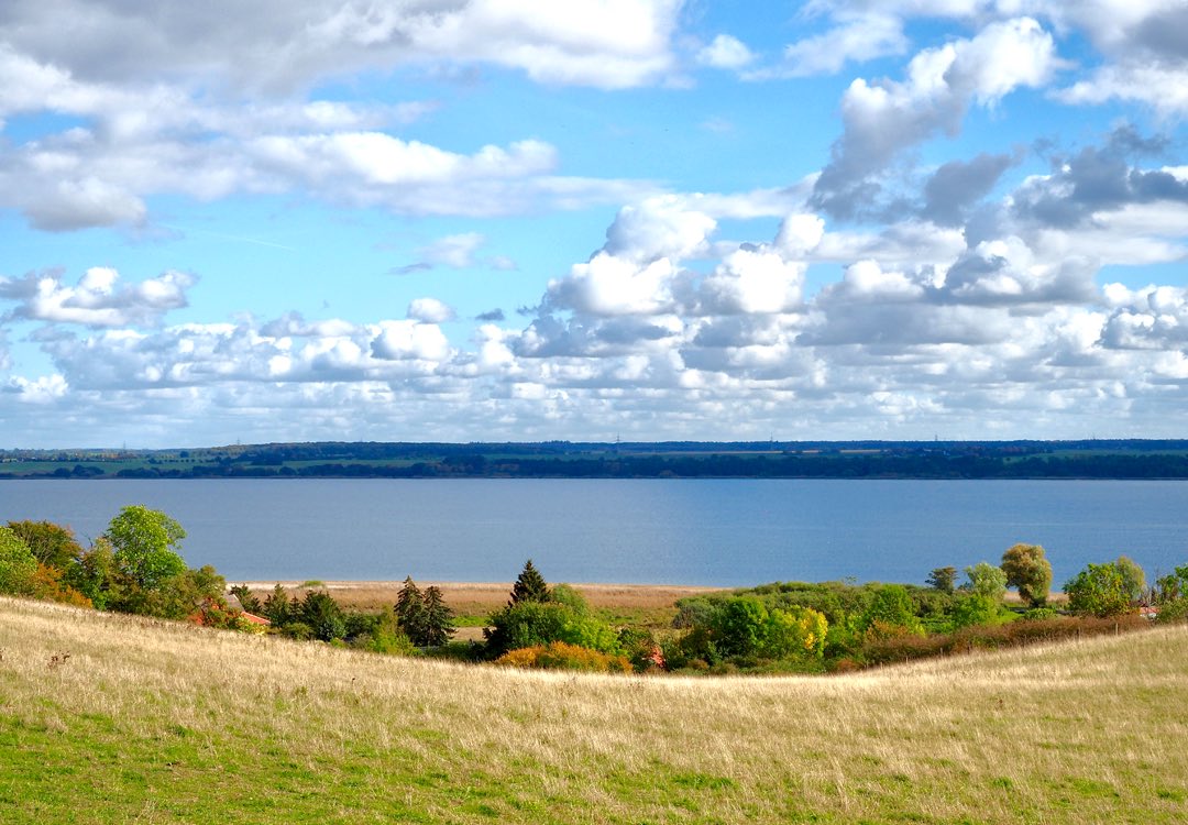 Ausblick über die Felder und den Kummerower See